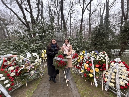 Представители на Студентския съвет в Икономически университет – Варна участваха в общоградското поклонение по случай 153 години от гибелта на Васил Левски